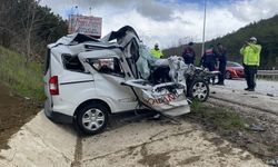 TIR’la Çarpışan Otomobilde Can Pazarı: 2 Yaralı