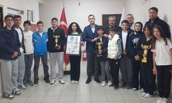 Şampiyon Okçular Kaymakam Yüce’yi Ziyaret Etti