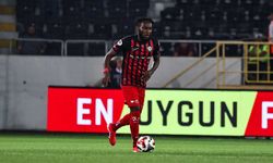Şampiyonluk Günü Gelen Acı Haber: Çorum FK’lı Futbolcu Babasını Kaybetti