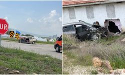 Kafa Kafaya Çarpışan Otomobiller Hurdaya Döndü: 3 Yaralı