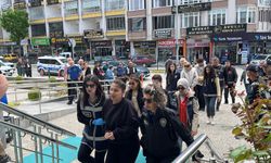 Sohbetle Oyalayıp Hesapları Boşalttılar! Şüpheliler Adliyede