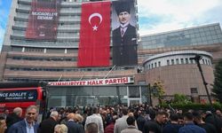 CHP'de Tahliye Gerginliği: Genel Merkez Önünde Hareketli Dakikalar
