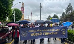Çorum’da Yağmura Rağmen “Aile Haftası” Yürüyüşü