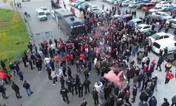 Çorum Tek Yürek! Arca Çorum FK’ya Rövanş Öncesi Meşaleli Karşılama