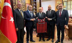 Süper Lig Coşkusu Ankara’ya Taşındı: Bahçeli’ye Çorum FK Forması