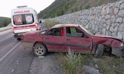 Kontrolden Çıkan Otomobil İstinat Duvarına Çarptı: 2 Yaralı
