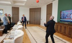 Makam Odasında Futbol Keyfi