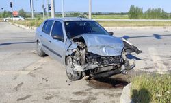 TIR İle Otomobil Çarpıştı: 4 Yaralı
