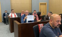 CHP’li Özbal’dan Mecliste Dikkat Çeken Protesto