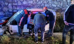 Otomobil İstinat Duvarından Uçtu: 2 Yaralı