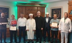 Kur'an Öğrenen Hastane Personellerine Katılım Belgesi Verildi