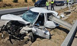 Bariyere Ok Gibi Saplanan Otomobilde Can Pazarı