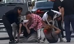 2 Kadın Sokak Ortasında 5 Kişi Tarafından Dövüldü