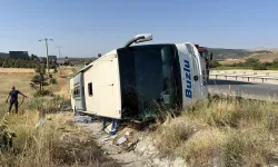 Yolcu Otobüsü Şarampole Devrildi: 20 Yaralı