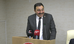 İlginç Anlar! İngilizce Uygulama İsimlerini Okuyamayınca Kahkahalar Yükseldi