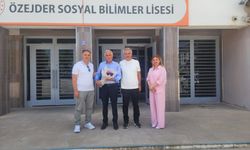 Özejder Sosyal Bilimler Lisesi'nde Vefa Ve Bayrak Değişimi