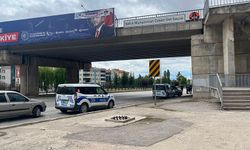 Genç Kız Kendisini Köprüden Attı