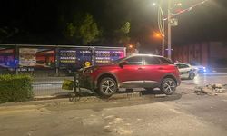 Motosikletle Çarpışan Otomobil Refüje Çıkarak Durabildi