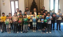 Müftü’den Kur’an Kursu Öğrencilerine Hediye