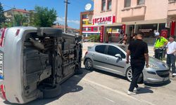 Park Halindeki Otomobile Çarpıp Devrildi!