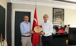 Kaymakam Polat’tan Hayırsevere Plaket