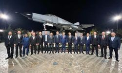 F-4 anı uçağına özel açılış