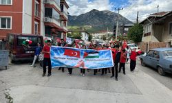 Kargı'da öğrenciler Filistinli çocuklar için uçurtmaları gökyüzüne bıraktı