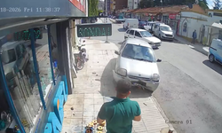 Çorum’da Otomobil Kaldırıma Daldı, Vatandaş Ölümden Döndü