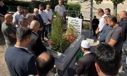 Prof.Dr. Arif Ersoy Mezarı Başında Dualarla Anıldı