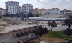 Rüzgar Türbini Kanatları Trafiği Kilitledi