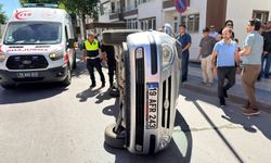 Park Halindeki Araca Çarpıp, Yan Yattı!