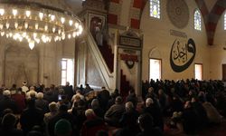 Cumhuriyetten söz ettiler ama kurucudan asla