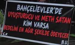 Parkta gizemli afiş! “Bedelini en ağır şekilde ödeyecekler”