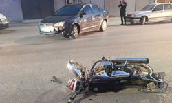 U dönüşü yapmak isterken motosiklete çarptı, 1 yaralı