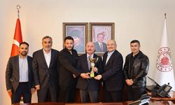 Masa tenisi takımı Vali Çalgan’ı ziyaret etti