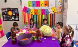 Minikler turşu kurmayı öğrendi