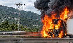 Ekmek teknesinin yanışını gözyaşlarıyla izledi