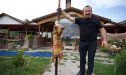 Çocukluk hayalini gerçekleştirdi, sırık kebabıyla ün kazandı