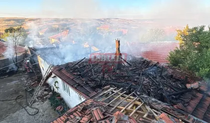 Tandırdan Yükselen Alevler Depo ve Garajı Kül Etti