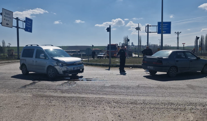 Kavşakta Korkutan Kaza: 1 Yaralı