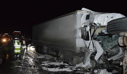Samsun Yolunda İki TIR Birbirine Girdi: 3 Yaralı
