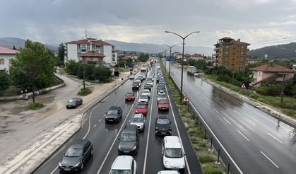 Bayram Dönüşü D-100 Kara Yolunda Trafik Yoğunluğu Devam Ediyor