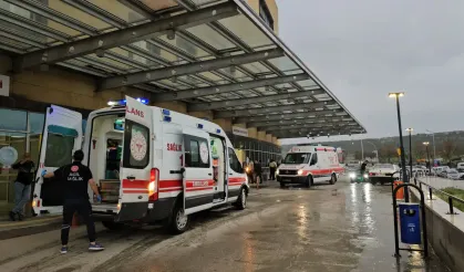 30 yaşındaki genç sokak ortasında bacağından vuruldu