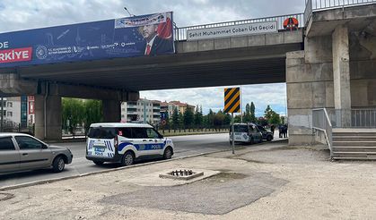 Genç Kız Kendisini Köprüden Attı