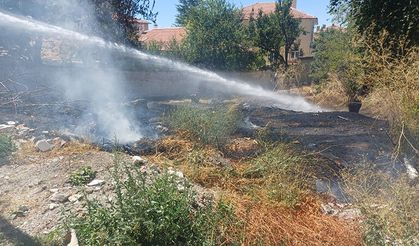 Alaca’da Örtü Yangını Ağaçlara Sıçradı
