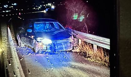 Kontrolden Çıkan Otomobil Bariyerlere Girdi: 1 Yaralı