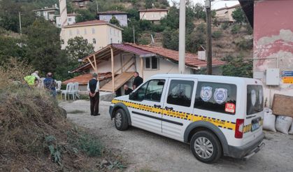 Yakınları Haber Alamadı, Eve Girdiklerinde Ölü Buldular
