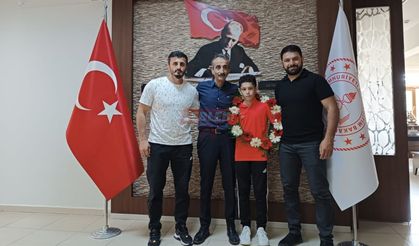 Minik Güreşçi 7 Tur Geçerek Şampiyon Oldu
