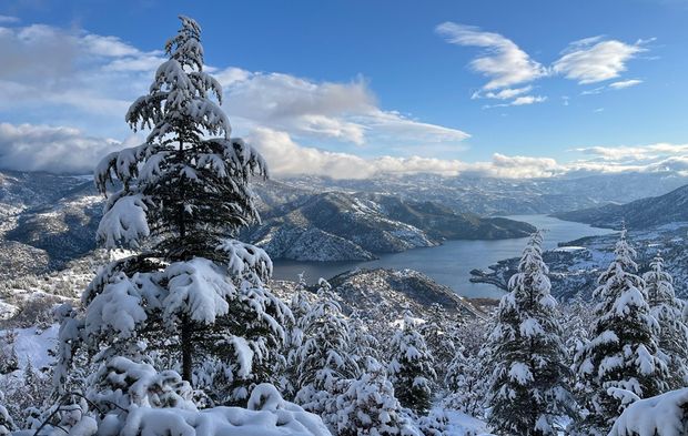 Obruk Barajı Gölü’nde Kartpostallık Manzaralar
