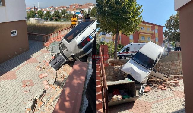 Yaşı Küçük Çocuklar Otomobille Bahçe Duvarından Uçtu
